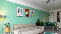 Une seule couleur des plinthes au plafond : pourquoi la tendance dure